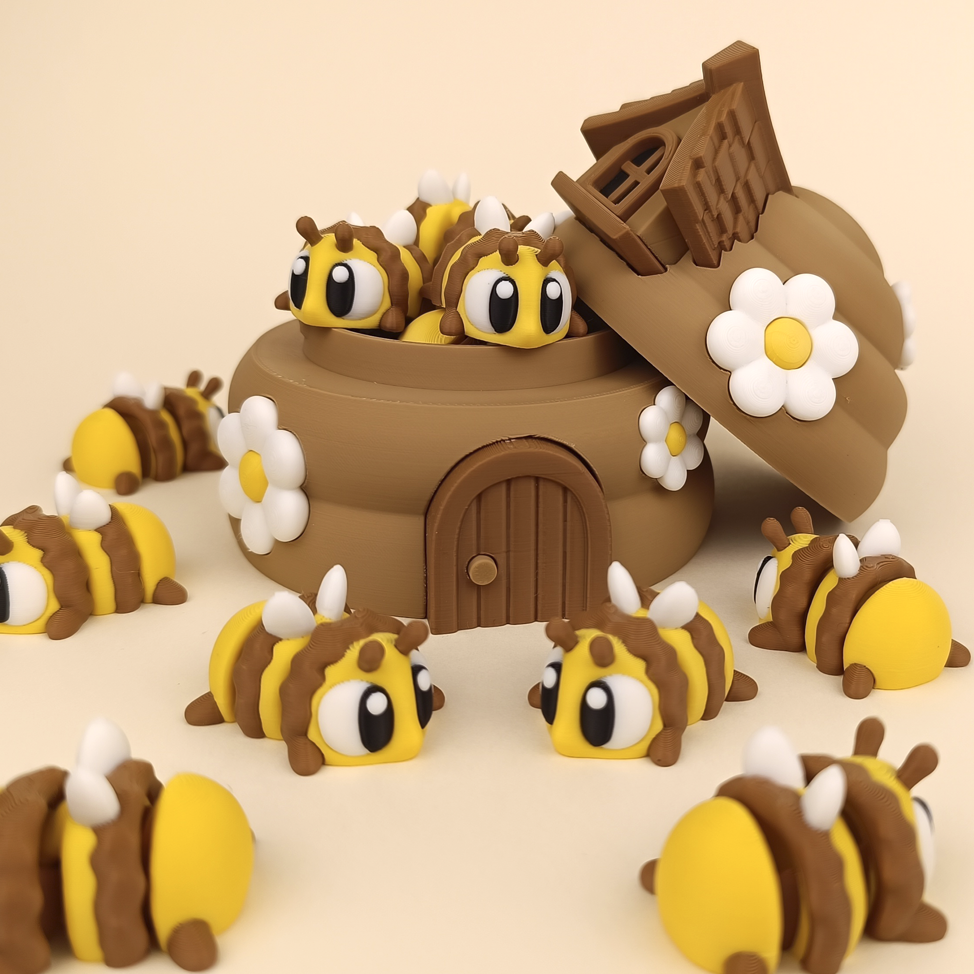Bee & Hive Showcase