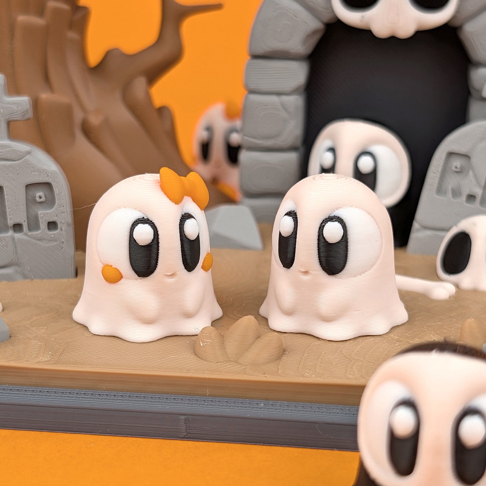 Flexi Ghost & Graveyard Showcase – Spooky-Cute Halloween Collectible