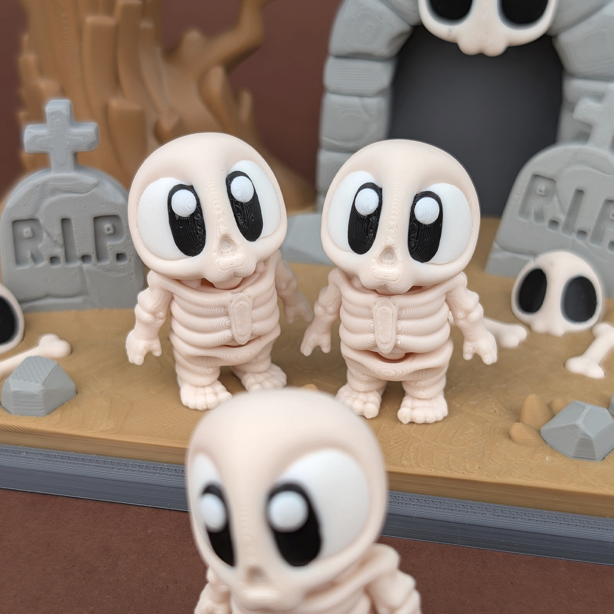 Krew3D Printables – Skeleton & Graveyard Showcase | 3D Printed Articulated Halloween Toy | Flexible Fidget Collectible & Spooky Gifts | 3DGOB