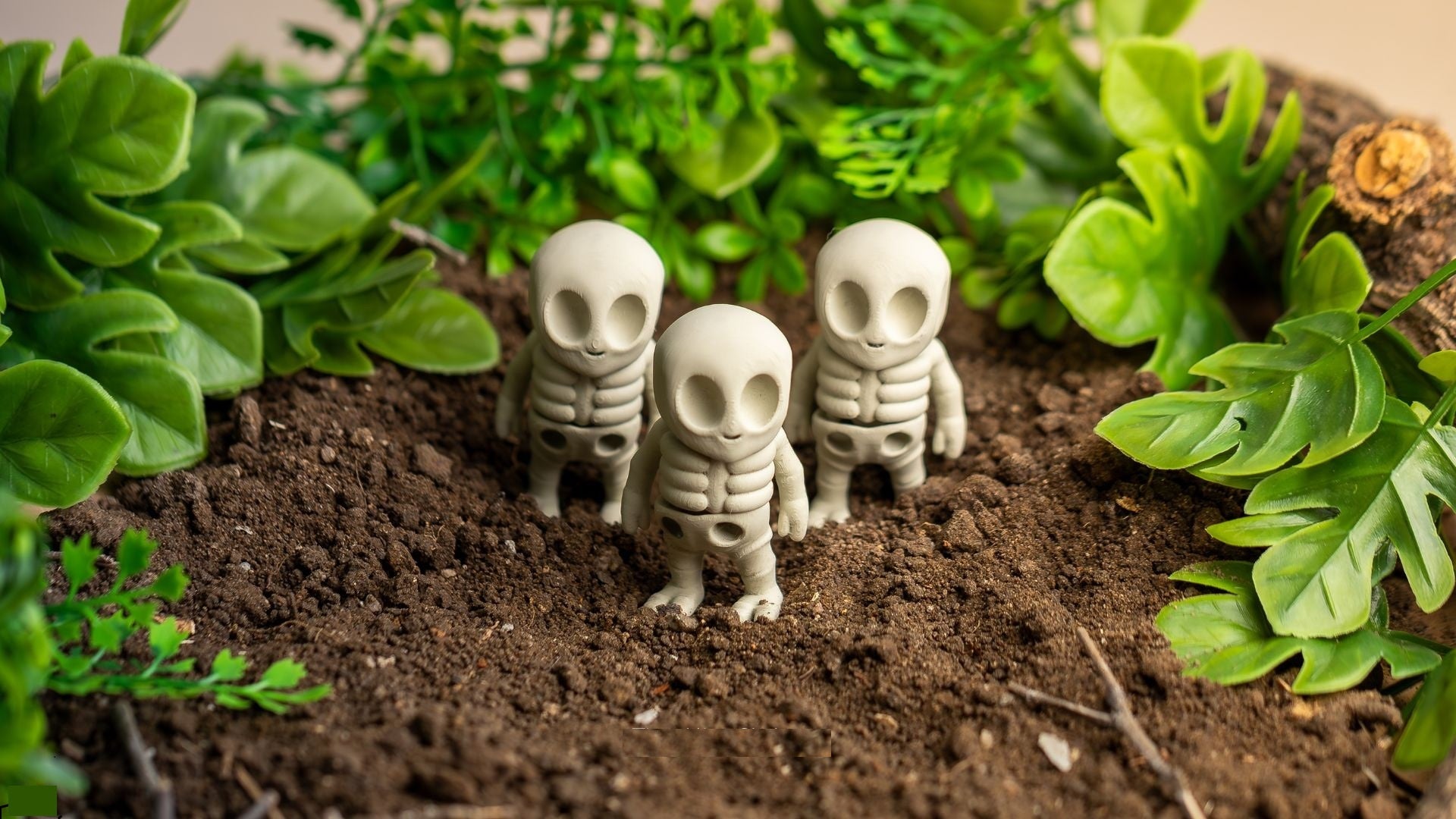 Krew3D Printables - Tiny Alien Skeleton - Out of This World Collectible | 3D Printed Flexible Fidget Collectible Gift for Kids & Adults | ZOU3D